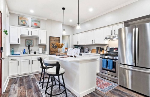 Pittsburgh Apartment | Backyard Escape Minutes From Downtown, Fenced Yard