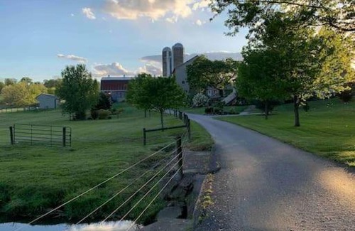 Steelville Apartment | Backyard Farm Retreat.Home of Peace an Relaxation.