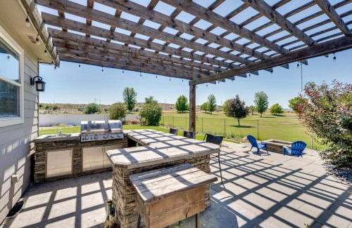 Grant County House | Backyard Oasis with Outdoor Kitchen! Moses Lake Home