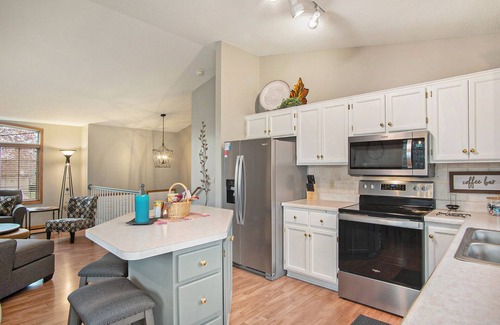 Sioux Falls House | Backyard Oasis- XL Pool, Hot tub, B-ball Court, Grill, Yard Games, Gaming Room!