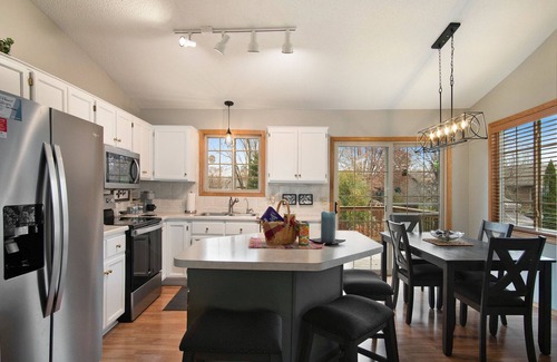 Sioux Falls House | Backyard Oasis- XL Pool, Hot tub, B-ball Court, Grill, Yard Games, Gaming Room!