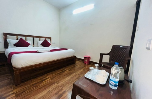 B4 Block Hotel | Badal Inn