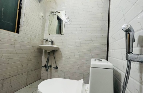 B4 Block Hotel | Badal Inn