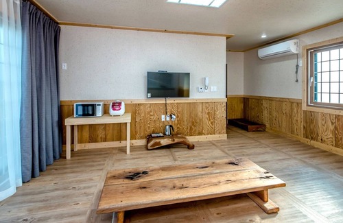 Pyoseon Villa | Badamaru Jeju