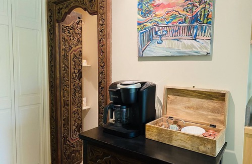 Boone Apartment | Badger's Den- Cozy Treetop Studio