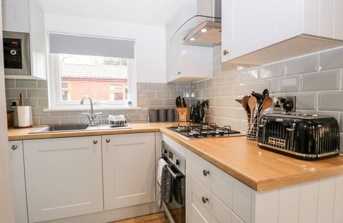 Troutbeck Bridge Cottage | BADGERS HOLLOW LODGE, pet friendly, with hot tub in Windermere