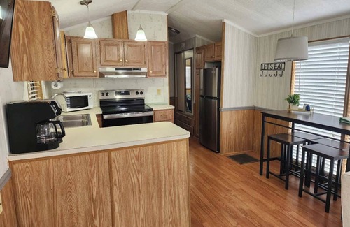 New London House | Badin Shores Lake Home Lots of Amenities