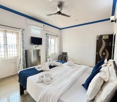 Saunta Vaddo House | Baga Lake View