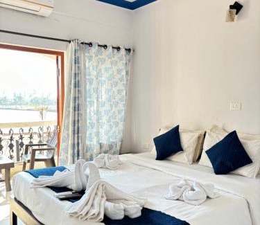 Saunta Vaddo House | Baga Lake View