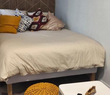 Bagnols-sur-Ceze Apartment | Bagnol Cosy- 3 personnes - 30 minutes Avignon