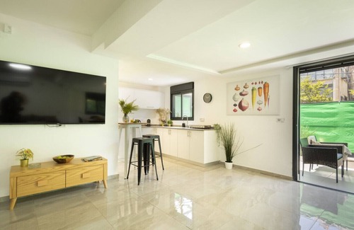 Haifa Apartment | Bahai Gardens Serenity Apartment