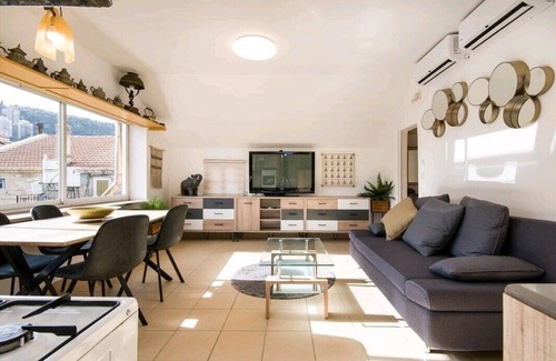 Haifa Apartment | Bahai gardens view, german colony central location