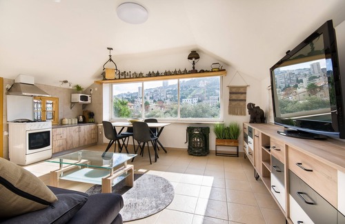 Haifa Apartment | Bahai gardens view, german colony central location