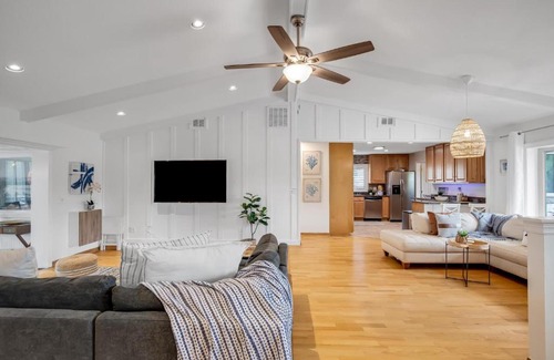 Palm Harbor House | Bahama Haven Saltwater Canal Pool Home w dock and boat lift