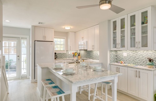 Bahama Village House | Bahamian Reed by AvantStay | Walk to Everything! w/Community Pool