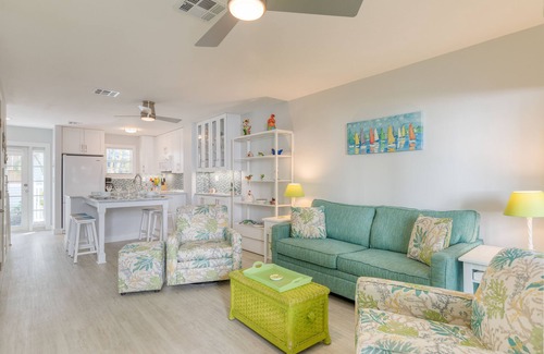 Bahama Village House | Bahamian Reed by AvantStay | Walk to Everything! w/Community Pool