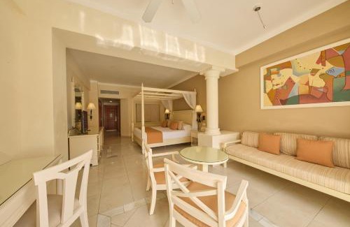 Runaway Bay Resort | Bahia Principe Luxury Runaway Bay - Adults Only All Inclusive
