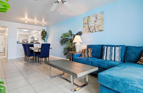 St. Petersburg Condo | Bahia Vista 8 - 210 Waterfront Paradise Condo (Non Smoking)