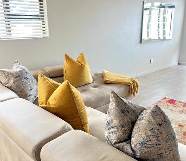 Germiston House | Bahlalerwa Royal Guesthouse