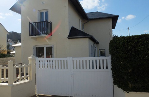 Jullouville Villa | BAIE MT ST MICHEL. JULLOUVILLE. GRANVILLE. VILLA CAPRICE Rdc.50 m Sea. 7 p. 2 *