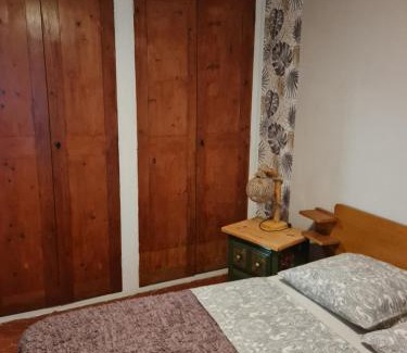 Moulinet Bed & Breakfast | Baieta Chambre rouge