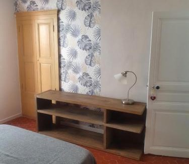 Moulinet Bed & Breakfast | Baieta Chambre rouge