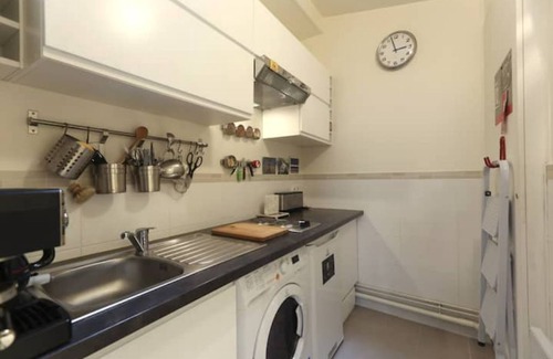 Quartier de la Goutte-d'Or Apartment | BAIL MOBILiTE T1 calme et arty proche Montmartre