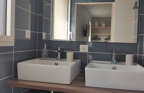 Pornic Bed & Breakfast | 'Bains de Mer' Guest Rooms with Shared Garden, Balcony and Wi-Fi