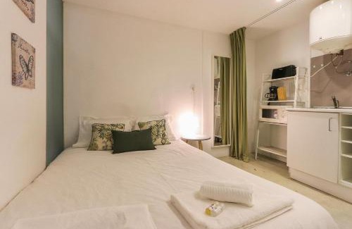 Bairro Alto Apartment | Bairro Alto Blue & Green by Homing