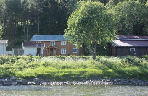 Grane House | Bakarstuo, Utpå Neset