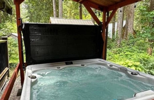 Glacier Cabin | Baker Bliss Chalet-Game Room, Hot Tub, EV Charger