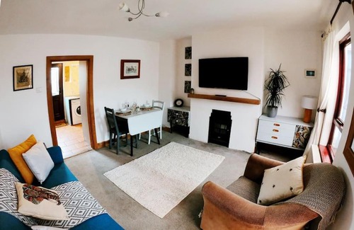 Evesham House | Baker's Cottage, Urban Spa and Garden Bar