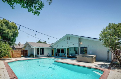 Greenacres House | Bakersfield Oasis: Private Pool, Hot Tub & Patio!