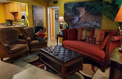 Bakersfield House | Bakersfield Safari Retreat