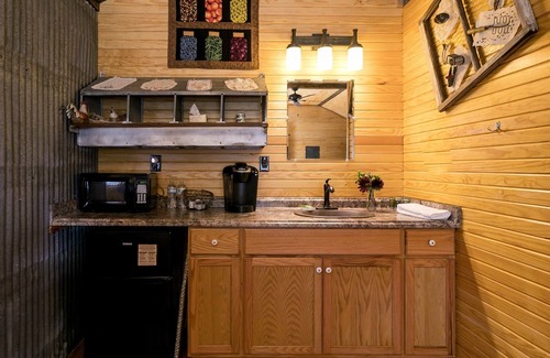 Fredericksburg Cabin | Bakery Haus - German Chocolate Suite | Cute Cabin for 2