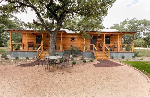 Fredericksburg Cabin | Bakery Haus - German Chocolate Suite | Cute Cabin for 2