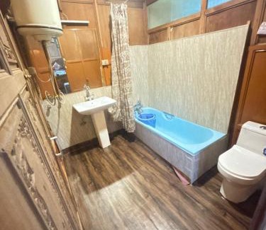 Sudarbal Boat Rental | BAKTOO palace PREMIUM HOUSEBOAT