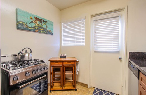 Balboa Peninsula Apartment | "BALBOA SEA ESCAPE" Steps to Beach and Bay *Garage Parking & Air Conditioning