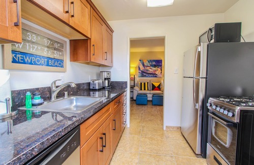Balboa Peninsula Apartment | "BALBOA SEA ESCAPE" Steps to Beach and Bay *Garage Parking & Air Conditioning