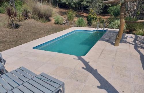 Villa Icho Cruz House | Balcón Piedras negras by suviex
