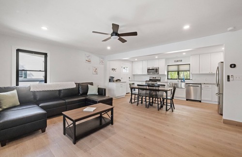 East Wakefield House | Balch Lake Bungalow -Lakeside Retreat - NEWLY RENOVATED, 90+ FT OF PRIVATE BEACH