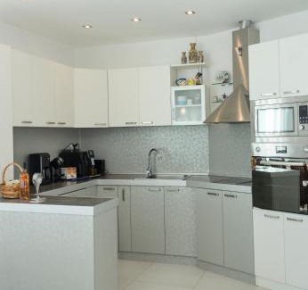 Balchik Apartment | Balchik Sea View Escape 5BR Luxury with Hot Tub & Free Parking