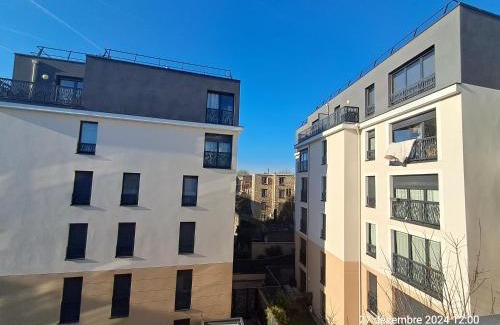 Villejuif Apartment | Balcon privé, parking gratuit, Orly 5 kms