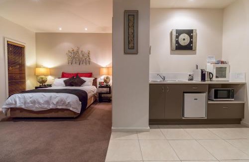 Tura Beach Bed & Breakfast | Balconies Dolphincove