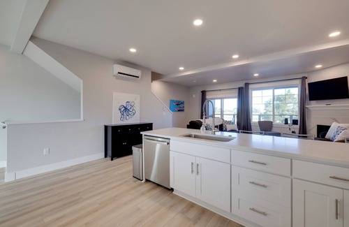 Hammond Apartment | Balconies w/Scenic River Views: Hammond Townhome!