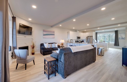 Hammond Apartment | Balconies w/Scenic River Views: Hammond Townhome!