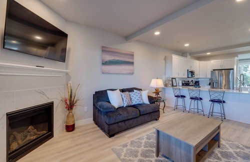 Hammond Apartment | Balconies w/Scenic River Views: Hammond Townhome!