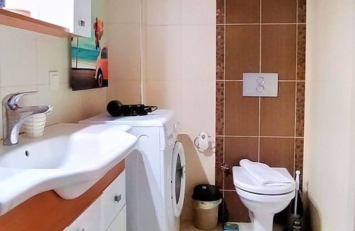 Liman Mahallesi Apartment | Balcony and Pool Flat Near Beach in Antalya