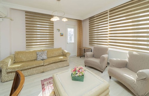 Liman Mahallesi Apartment | Balcony and Pool Flat Near Beach in Antalya