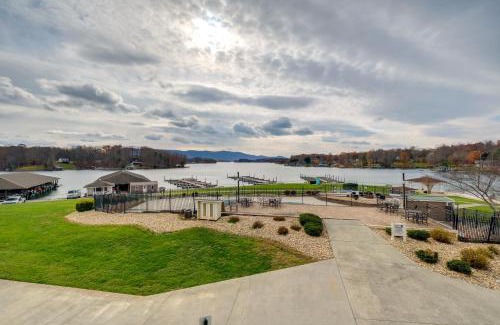 Smith Mountain Lake Apartment | Balcony and Serene Views Cozy Condo in Huddleston!